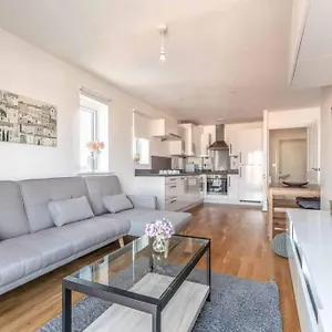 https://2-bed-2-bath-modern-apartment-free-parking.brighton-hotels-england.com