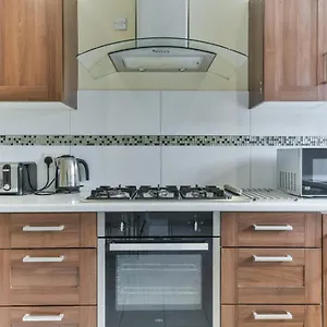 https://royal-living-properties-royal-stays.brighton-hotels-england.com