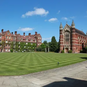  Apartment Selwyn College,
