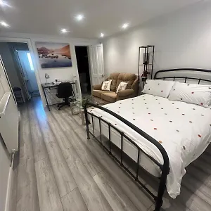  Apartment Adorable 1-bedroom Entire Place With Free Parking