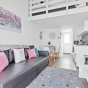 https://on-the-water-3-waterside-studio-mezzanine-bedroom.brighton-hotels-england.com