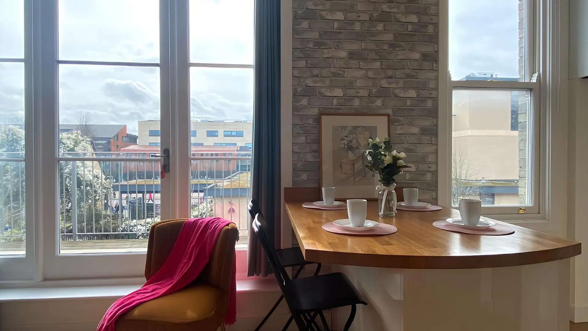 Cambridge Stays Diamond 2Br Apartment-Central-Parking-Walk To City & Train Station